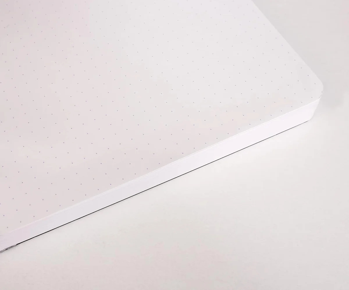 Clairefontaine 79543C - Cuaderno cosido con respaldo de tabaco, A5, 14,8 x 21 cm, 192 páginas DOT, papel Clairefontaine blanco, 90 g, tapa para tarjeta cepillada, grano de piel, colección Age Bag