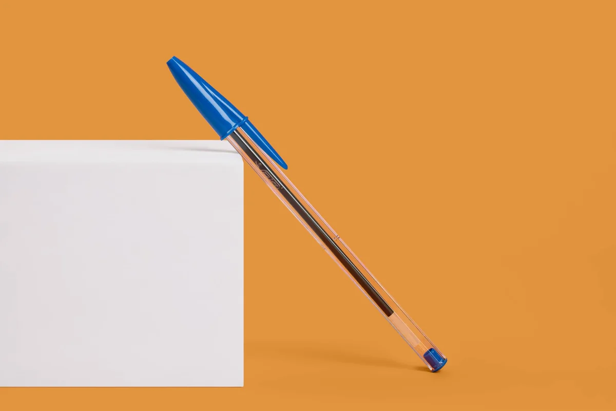 BIC Cristal Bolígrafos, Original, Óptimo para material escolar,Azul, Punta Media (1,0mm), Material Oficina y Papelaria, Caja de 50 Bolis