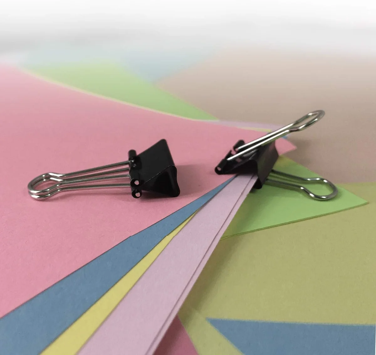 Amazon Basics - Pinzas para encuadernación, capacidad de 5/16 pulgadas, 3/4 pulgadas de ancho (pequeñas), 144 Unidad, 12 Paquetes de 12, Negro